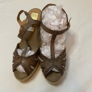 Kanna T-Strap Espadrille Sandals